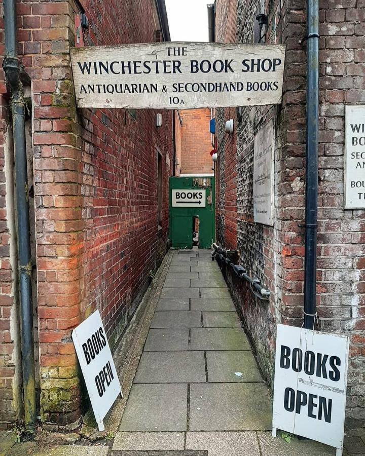 Winchester Retreatアパートメント エクステリア 写真
